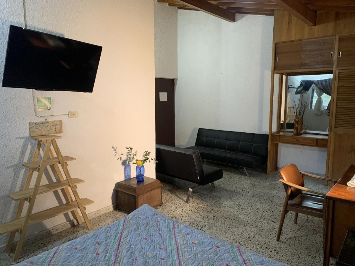 Al Bosque Hostel & Glamping 圣埃伦娜 外观 照片